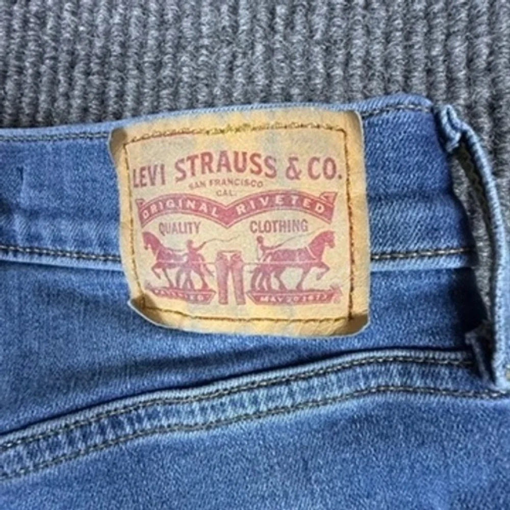 Levis 720 High Rise Super Skinny Distressed Blue Jeans Womens 26x32 52797-0396